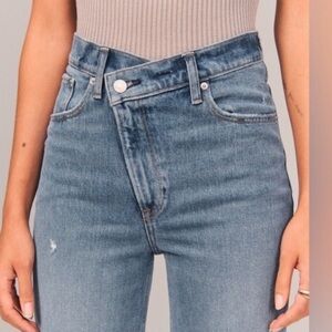 Abercrombie & Fitch 90s Straight Ultra High Rise Jeans 🩷 Short, Criss Cross